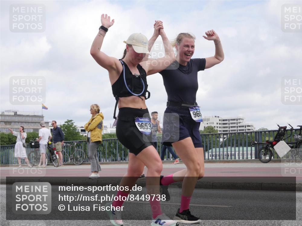 29.06.2025 - hella hamburg halbmarathon Luisa Fischer http://msf.ph/oto/8449738 29.06.2025 10:31:47 Kennedybrücke 9653, 0000, 000, 965, 2688, 3731, 4161, 7169, 9642, 9653, 9654 meine-sportfotos.de