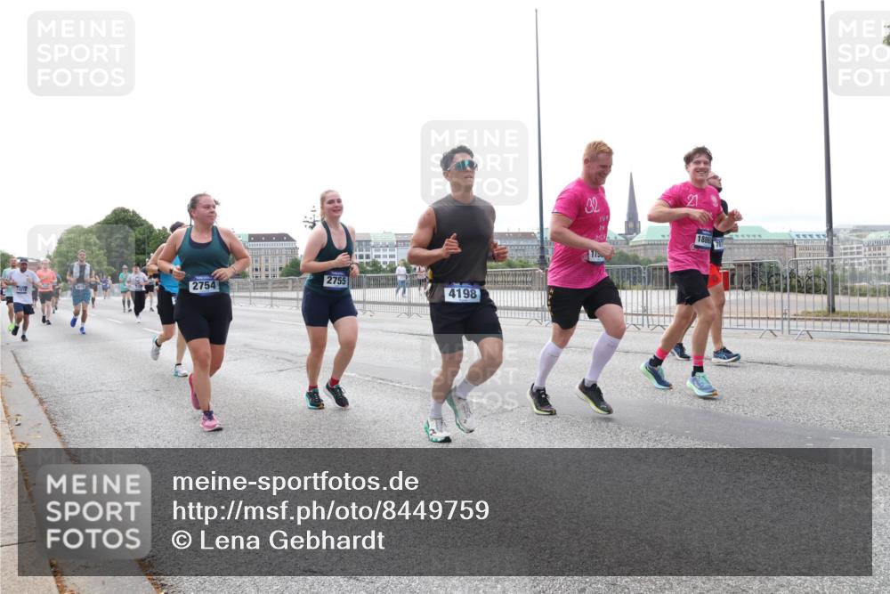 29.06.2025 - hella hamburg halbmarathon Lena Gebhardt http://msf.ph/oto/8449759 29.06.2025 10:30:44 Lombardsbrücke 2755, 2754, 4198, 32, 115, 18860, 1059, 1472, 1647, 2097, 2268, 2505, 2569, 2754, 2755, 2901, 3131, 3281, 4198, 4575, 4819, 6344, 6556, 6620, 7071, 7120, 7351, 8757, 9576, 9830, 10880, 10989, 11981, 11984, 12349, 12350, 12384, 12460, 12461, 12687, 12688, 13418, 14095, 14216, 14421, 14803, 15299, 15466, 15757, 15789, 15938, 16504, 16791, 16864, 17742, 17966, 18362, 18671, 18795, 18860, 19052 meine-sportfotos.de