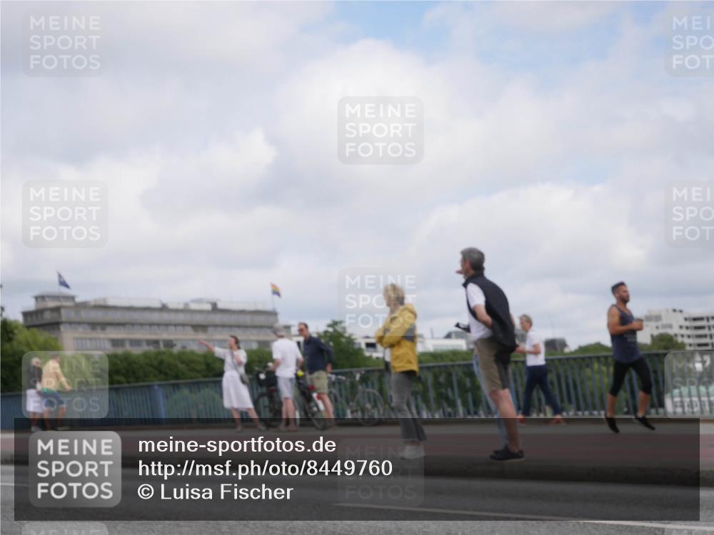 29.06.2025 - hella hamburg halbmarathon Luisa Fischer http://msf.ph/oto/8449760 29.06.2025 10:31:47 Kennedybrücke 2688, 3731, 4161, 7169, 9642, 9653, 9654 meine-sportfotos.de