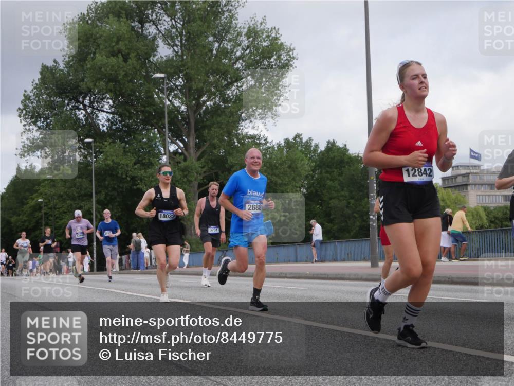 29.06.2025 - hella hamburg halbmarathon Luisa Fischer http://msf.ph/oto/8449775 29.06.2025 10:31:50 Kennedybrücke 12442, 4164, 18032, 3731, 2688, 12842, 2688, 3731, 4161, 5718, 7169, 8056 meine-sportfotos.de