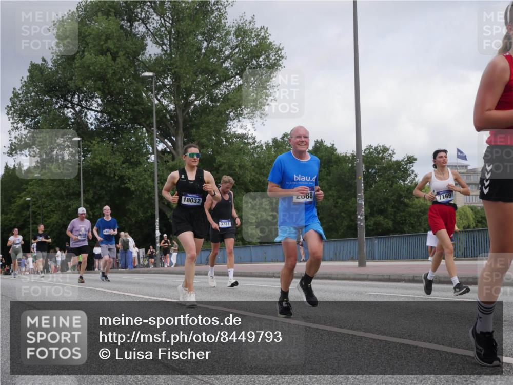 29.06.2025 - hella hamburg halbmarathon Luisa Fischer http://msf.ph/oto/8449793 29.06.2025 10:31:50 Kennedybrücke 12442, 416, 18032, 3731, 2088, 7169, 2688, 3731, 4161, 5718, 7169, 8056 meine-sportfotos.de