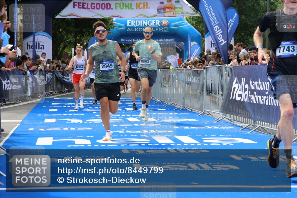 29.06.2025 - hella hamburg halbmarathon Strokosch-Dieckow http://msf.ph/oto/8449799 29.06.2025 10:38:13 Ziel 1042, 1688, 2849, 5091, 6095, 7743, 8002, 14688, 17623, 18584, 18986 meine-sportfotos.de