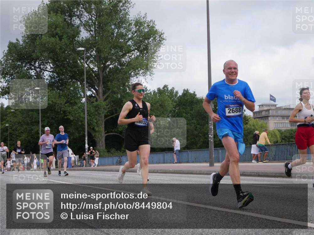 29.06.2025 - hella hamburg halbmarathon Luisa Fischer http://msf.ph/oto/8449804 29.06.2025 10:31:51 Kennedybrücke 12442, 8032, 2688, 2688, 3731, 4161, 5718, 7169, 8056, 10434, 10808 meine-sportfotos.de