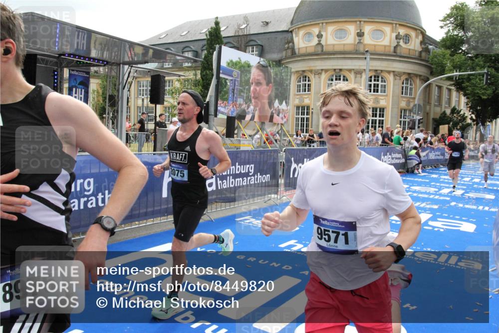29.06.2025 - hella hamburg halbmarathon Michael Strokosch http://msf.ph/oto/8449820 29.06.2025 10:29:27 Ziel 2075, 8975, 9571, 10156, 12234, 13838, 14164, 15880, 16118, 18737, 19203 meine-sportfotos.de