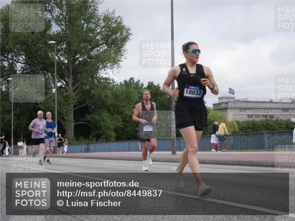 29.06.2025 - hella hamburg halbmarathon Luisa Fischer http://msf.ph/oto/8449837 29.06.2025 10:31:52 Kennedybrücke 2442, 161, 3731, 18032, 2688, 3731, 4161, 5718, 7169, 8056, 10434, 10808 meine-sportfotos.de