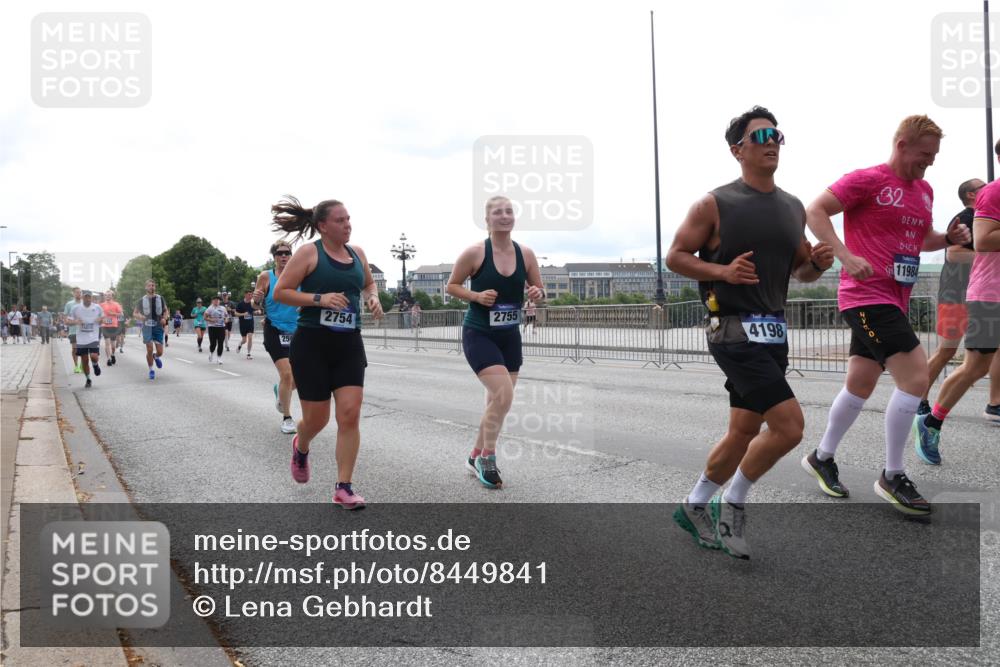 29.06.2025 - hella hamburg halbmarathon Lena Gebhardt http://msf.ph/oto/8449841 29.06.2025 10:30:45 Lombardsbrücke 2754, 2755, 4198, 250, 32, 11984, 1059, 1472, 1647, 2097, 2268, 2505, 2569, 2754, 2755, 2901, 3131, 3281, 4198, 4575, 4819, 6344, 6556, 6620, 7071, 7120, 7351, 8757, 9576, 9830, 10880, 10989, 11981, 11984, 12349, 12350, 12384, 12460, 12461, 12687, 12688, 13418, 14095, 14216, 14421, 14803, 15299, 15466, 15757, 15789, 15938, 16504, 16791, 16864, 17742, 17966, 18362, 18795, 18860, 19052 meine-sportfotos.de