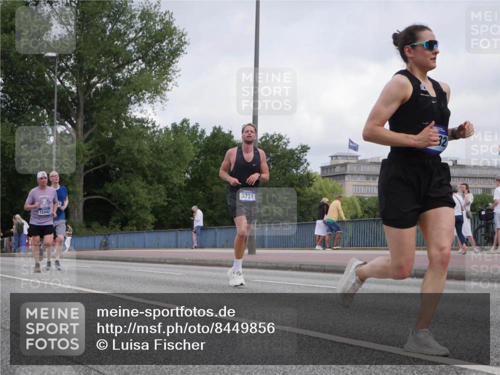 29.06.2025 - hella hamburg halbmarathon Luisa Fischer http://msf.ph/oto/8449856 29.06.2025 10:31:52 Kennedybrücke 12442, 3731, 32, 2688, 3731, 4161, 5718, 7169, 8056, 10434, 10808 meine-sportfotos.de