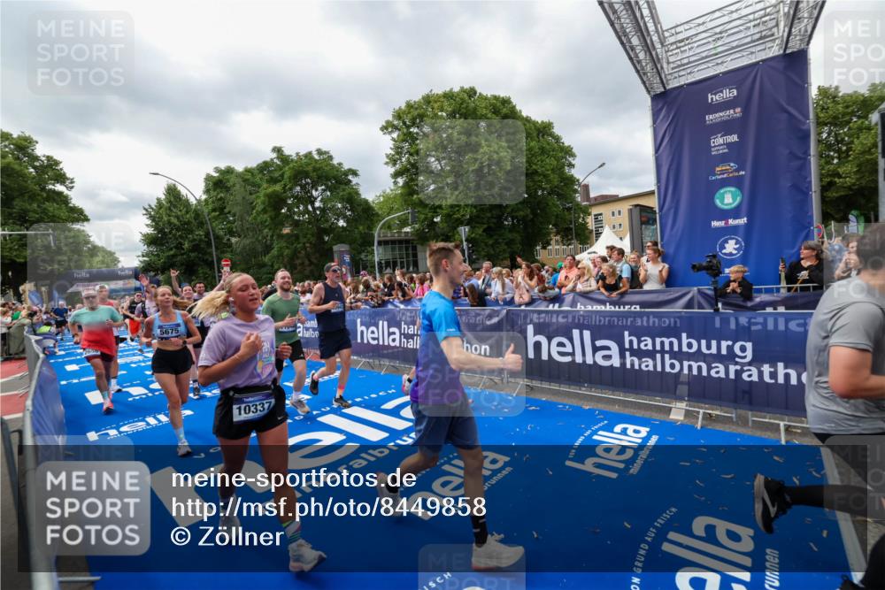 29.06.2025 - hella hamburg halbmarathon Zöllner http://msf.ph/oto/8449858 29.06.2025 10:58:49 Ziel 1319, 2488, 2656, 2840, 5277, 5675, 6720, 8929, 10268, 10539, 10943, 11605, 11846, 13512, 13880, 14266, 14902, 14965, 15197, 16189, 17405, 17630, 17839, 18232, 18587, 18954 meine-sportfotos.de