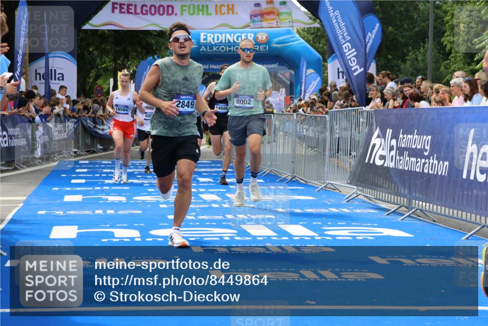 29.06.2025 - hella hamburg halbmarathon Strokosch-Dieckow http://msf.ph/oto/8449864 29.06.2025 10:38:13 Ziel 1042, 1688, 2849, 5091, 6095, 7743, 8002, 14688, 17623, 18584, 18986 meine-sportfotos.de