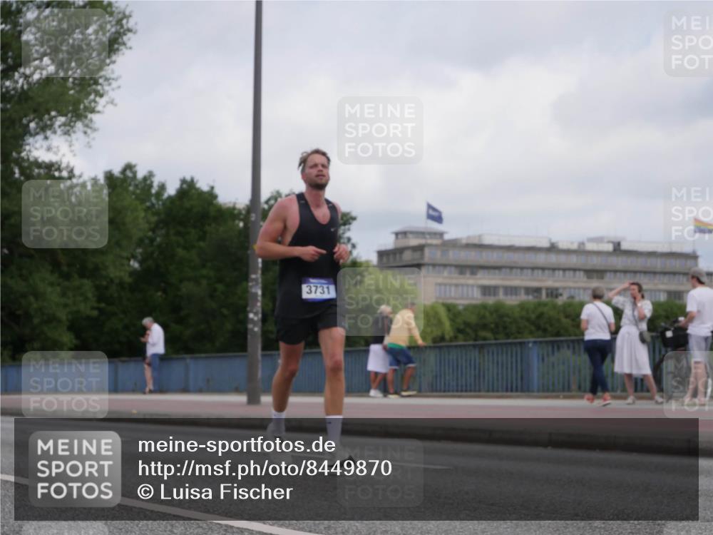 29.06.2025 - hella hamburg halbmarathon Luisa Fischer http://msf.ph/oto/8449870 29.06.2025 10:31:52 Kennedybrücke 3731, 2688, 3731, 4161, 5718, 7169, 8056, 10434, 10808 meine-sportfotos.de