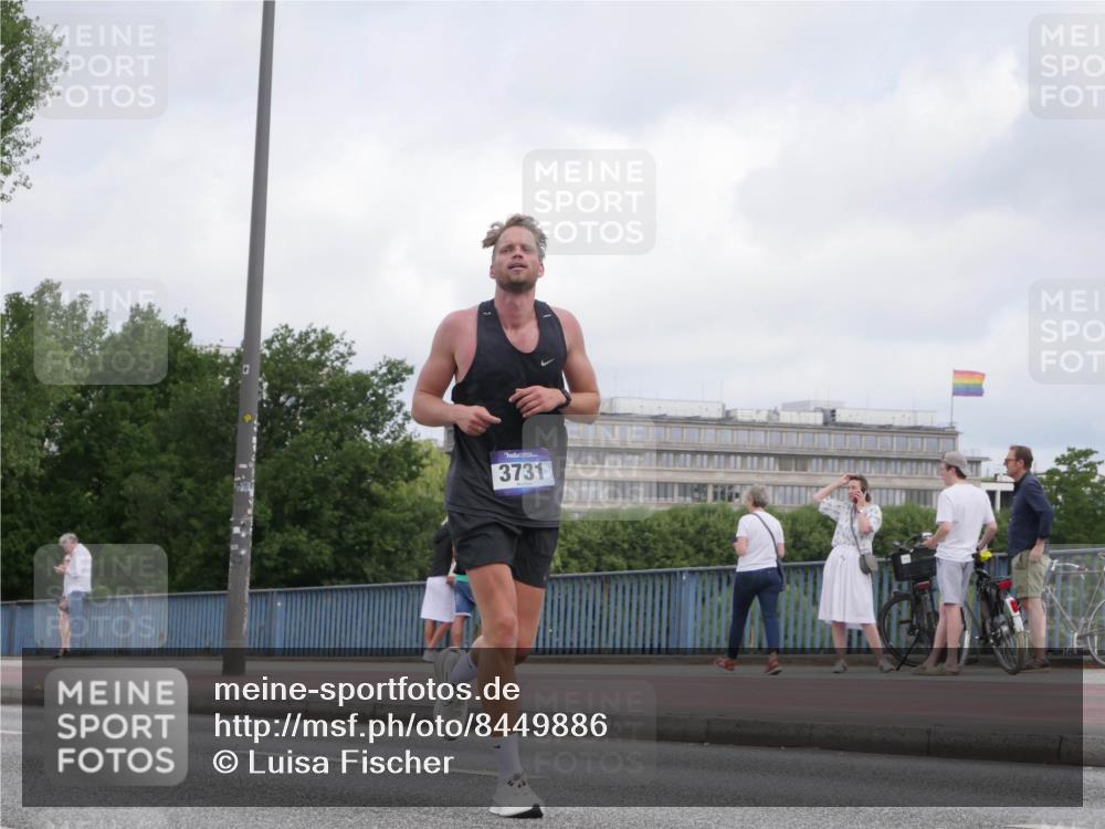 29.06.2025 - hella hamburg halbmarathon Luisa Fischer http://msf.ph/oto/8449886 29.06.2025 10:31:53 Kennedybrücke 3731, 2688, 3731, 4161, 5718, 7169, 8056, 10434, 10808 meine-sportfotos.de