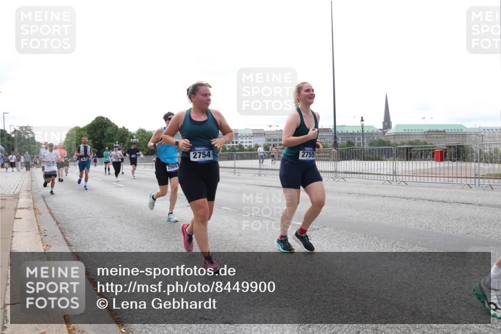 29.06.2025 - hella hamburg halbmarathon Lena Gebhardt http://msf.ph/oto/8449900 29.06.2025 10:30:45 Lombardsbrücke 2569, 2754, 2755, 1059, 1472, 1647, 2097, 2268, 2505, 2569, 2754, 2755, 2901, 3131, 3281, 4198, 4575, 4819, 6344, 6556, 6620, 7071, 7120, 7351, 8757, 9576, 9830, 10880, 10989, 11981, 11984, 12349, 12350, 12384, 12460, 12461, 12687, 12688, 13418, 14095, 14216, 14421, 14803, 15299, 15466, 15757, 15789, 15938, 16504, 16791, 16864, 17742, 17966, 18362, 18795, 18860, 19052 meine-sportfotos.de