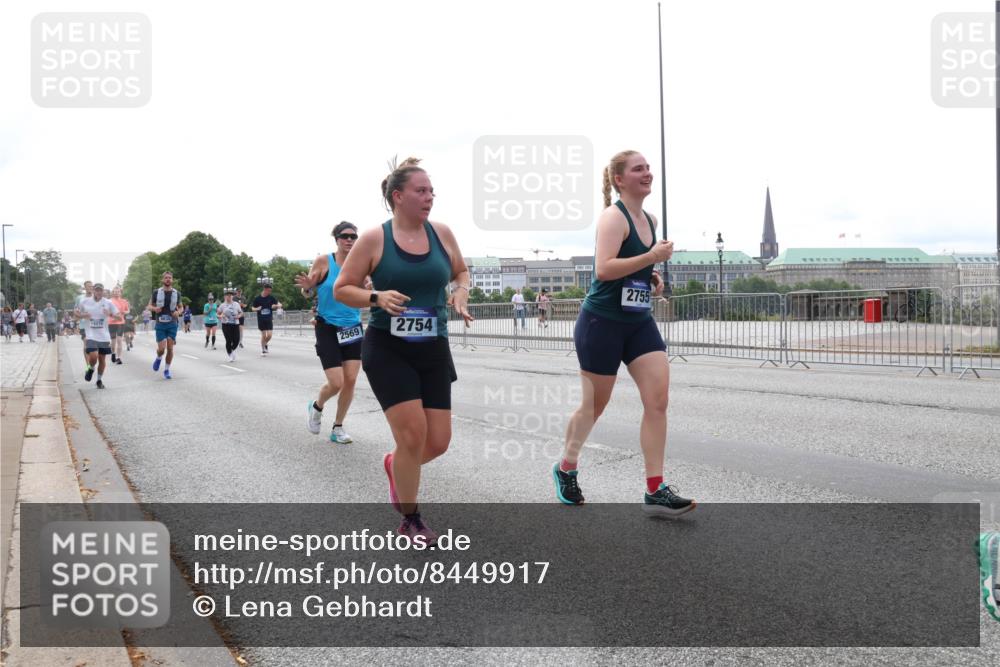 29.06.2025 - hella hamburg halbmarathon Lena Gebhardt http://msf.ph/oto/8449917 29.06.2025 10:30:45 Lombardsbrücke 2569, 2754, 2755, 1059, 1472, 1647, 2097, 2268, 2505, 2569, 2754, 2755, 2901, 3131, 3281, 4198, 4575, 4819, 6344, 6556, 6620, 7071, 7120, 7351, 8757, 9576, 9830, 10880, 10989, 11981, 11984, 12349, 12350, 12384, 12460, 12461, 12687, 12688, 13418, 14095, 14216, 14421, 14803, 15299, 15466, 15757, 15789, 15938, 16504, 16791, 16864, 17742, 17966, 18362, 18795, 18860, 19052 meine-sportfotos.de