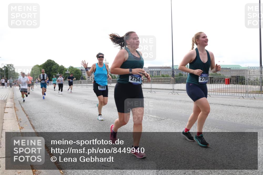 29.06.2025 - hella hamburg halbmarathon Lena Gebhardt http://msf.ph/oto/8449940 29.06.2025 10:30:46 Lombardsbrücke 9830, 14216, 2569, 2754, 2755, 1059, 1472, 1647, 2097, 2268, 2505, 2569, 2754, 2755, 2901, 3131, 3281, 4198, 4575, 4819, 6344, 6556, 6620, 7071, 7120, 7351, 8757, 9576, 9830, 10880, 10989, 11981, 11984, 12349, 12350, 12384, 12460, 12461, 12687, 12688, 14095, 14216, 14421, 14803, 15299, 15466, 15757, 15789, 15938, 16504, 16791, 16864, 17742, 17966, 18362, 18795, 18860, 19052 meine-sportfotos.de