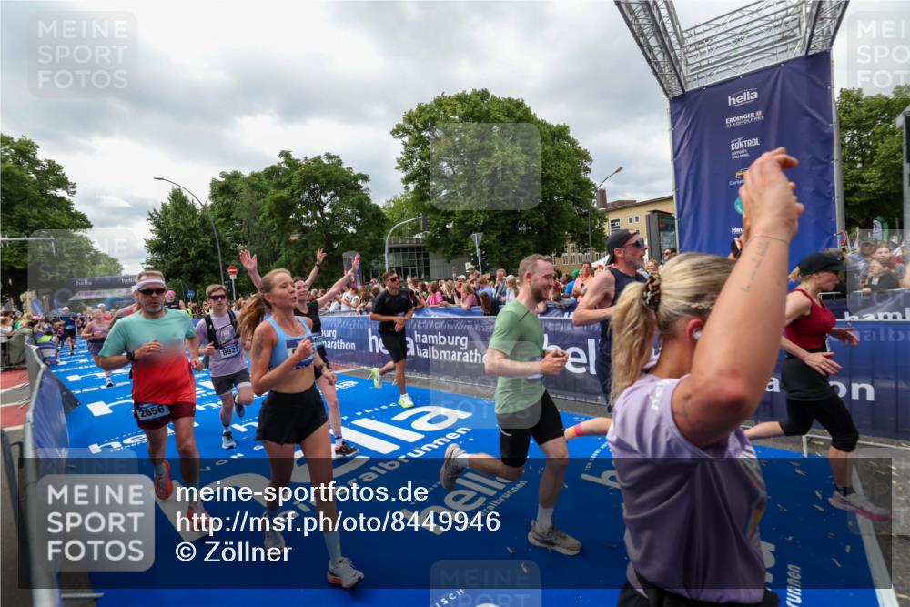 29.06.2025 - hella hamburg halbmarathon Zöllner http://msf.ph/oto/8449946 29.06.2025 10:58:50 Ziel 1319, 2488, 2656, 2840, 3859, 5277, 5675, 6720, 8807, 8929, 10268, 10539, 10943, 11605, 11846, 13512, 13880, 14266, 14902, 14965, 16189, 17405, 17630, 17839, 18232, 18954 meine-sportfotos.de