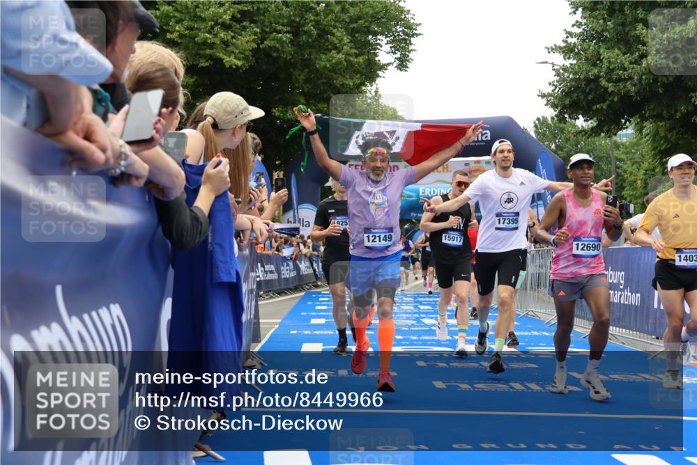 29.06.2025 - hella hamburg halbmarathon Strokosch-Dieckow http://msf.ph/oto/8449966 29.06.2025 10:48:30 Ziel 1163, 1176, 2213, 3747, 4553, 5362, 5421, 6081, 9262, 9538, 10000, 10859, 10860, 11451, 11579, 12149, 12549, 12690, 12840, 13962, 14033, 14990, 15573, 15808, 15917, 17395, 17855, 18251, 18790, 18815, 18923 meine-sportfotos.de