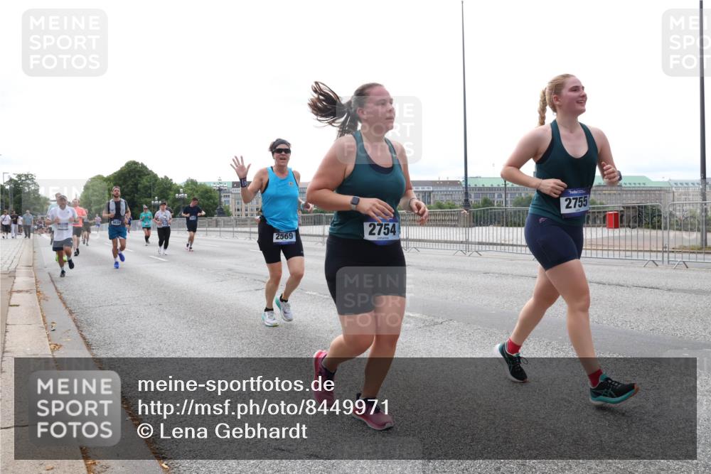 29.06.2025 - hella hamburg halbmarathon Lena Gebhardt http://msf.ph/oto/8449971 29.06.2025 10:30:46 Lombardsbrücke 9830, 2569, 2754, 2755, 1059, 1472, 1647, 2097, 2268, 2505, 2569, 2754, 2755, 2901, 3131, 3281, 4198, 4575, 4819, 6344, 6556, 6620, 7071, 7120, 7351, 8757, 9576, 9830, 10880, 10989, 11981, 11984, 12349, 12350, 12384, 12460, 12461, 12687, 12688, 14095, 14216, 14421, 14803, 15299, 15466, 15757, 15789, 15938, 16504, 16791, 16864, 17742, 17966, 18362, 18795, 18860, 19052 meine-sportfotos.de