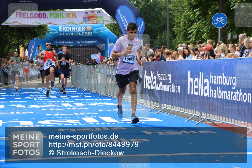 29.06.2025 - hella hamburg halbmarathon Strokosch-Dieckow http://msf.ph/oto/8449979 29.06.2025 10:38:09 Ziel 1688, 2849, 5091, 7743, 8002, 8091, 9944, 11049, 14274, 14688, 15382, 17623, 18584, 18986 meine-sportfotos.de