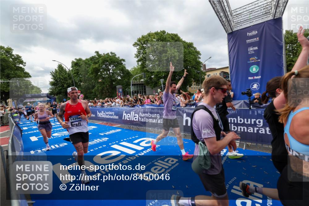 29.06.2025 - hella hamburg halbmarathon Zöllner http://msf.ph/oto/8450046 29.06.2025 10:58:51 Ziel 2159, 2488, 2656, 2840, 3859, 5277, 5675, 6720, 8807, 8929, 10268, 10539, 10943, 11605, 11846, 13512, 13880, 14266, 14902, 14965, 17405, 17630, 17839, 18232, 18954 meine-sportfotos.de