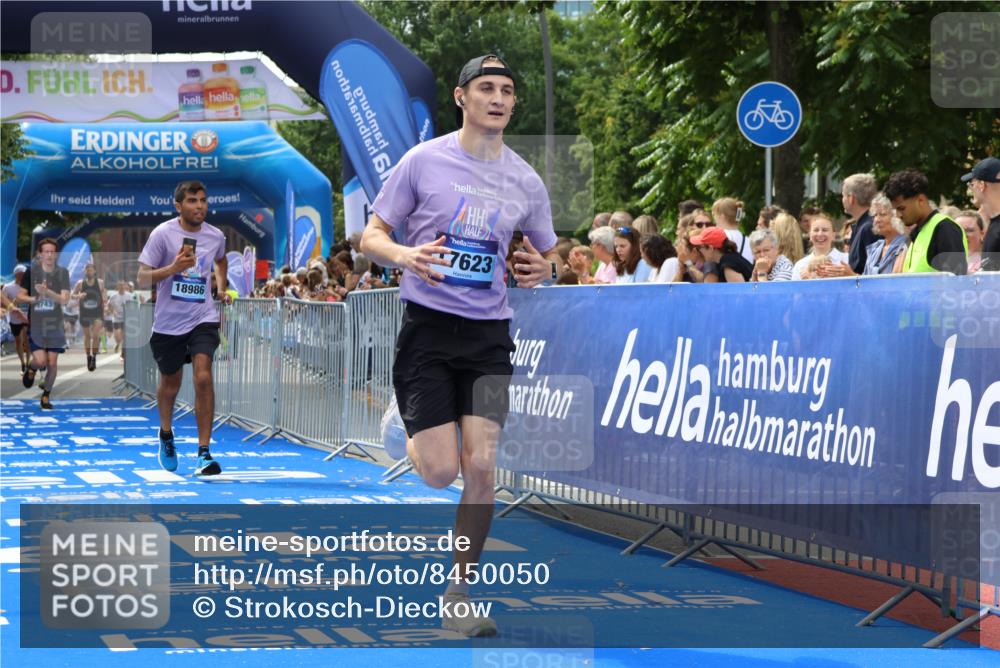 29.06.2025 - hella hamburg halbmarathon Strokosch-Dieckow http://msf.ph/oto/8450050 29.06.2025 10:38:08 Ziel 2849, 5091, 7743, 8002, 8091, 9944, 11049, 14274, 14688, 15382, 17623, 18584, 18986 meine-sportfotos.de