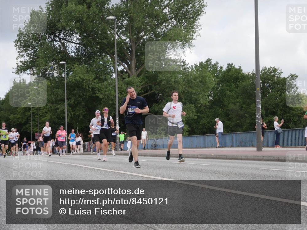 29.06.2025 - hella hamburg halbmarathon Luisa Fischer http://msf.ph/oto/8450121 29.06.2025 10:32:06 Kennedybrücke 1612, 5847, 1663, 2010, 5847 meine-sportfotos.de