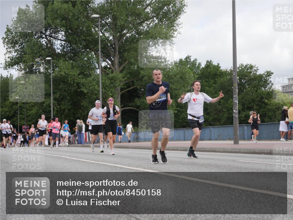 29.06.2025 - hella hamburg halbmarathon Luisa Fischer http://msf.ph/oto/8450158 29.06.2025 10:32:07 Kennedybrücke 125, 584, 6673, 1309, 2010, 3179, 4373, 5847 meine-sportfotos.de