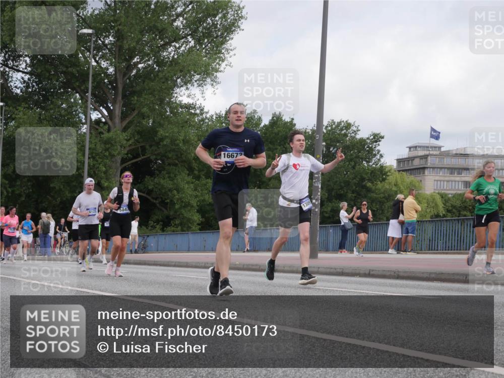 29.06.2025 - hella hamburg halbmarathon Luisa Fischer http://msf.ph/oto/8450173 29.06.2025 10:32:08 Kennedybrücke 6125, 5847, 16672, 1309, 2010, 3179, 4373, 5847 meine-sportfotos.de