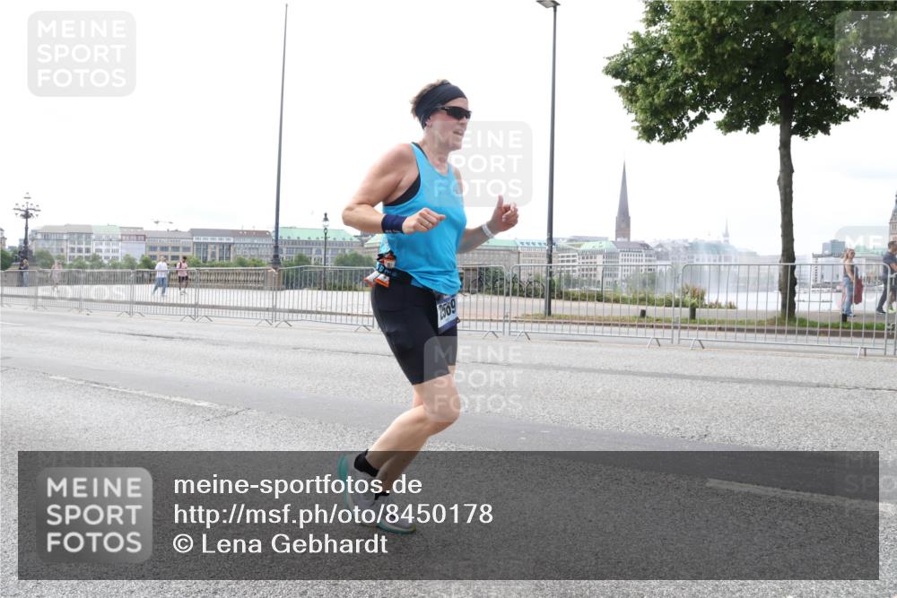 29.06.2025 - hella hamburg halbmarathon Lena Gebhardt http://msf.ph/oto/8450178 29.06.2025 10:30:47 Lombardsbrücke 2569, 1059, 1472, 1647, 2097, 2268, 2505, 2569, 2754, 2755, 2901, 3131, 3281, 4198, 4575, 4819, 6344, 6556, 6620, 7071, 7120, 7351, 8757, 9576, 9830, 10880, 10989, 11981, 11984, 12350, 12384, 12460, 12461, 12687, 12688, 14095, 14216, 14421, 14803, 15299, 15466, 15589, 15757, 15789, 15938, 16504, 16791, 16864, 17742, 17966, 18362, 18795, 18860, 19052 meine-sportfotos.de