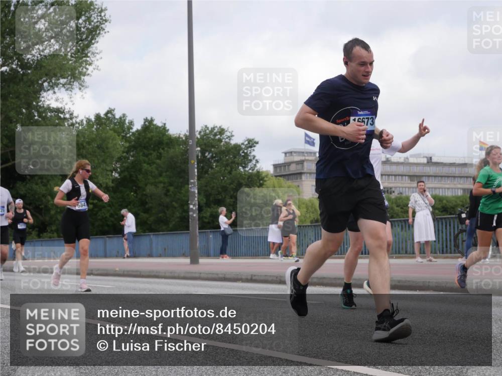 29.06.2025 - hella hamburg halbmarathon Luisa Fischer http://msf.ph/oto/8450204 29.06.2025 10:32:09 Kennedybrücke 6673, 2010, 584, 2019, 2010, 3179, 3717, 4373, 5167, 5847, 6632 meine-sportfotos.de