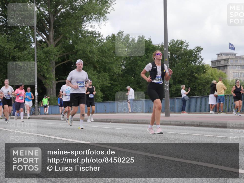 29.06.2025 - hella hamburg halbmarathon Luisa Fischer http://msf.ph/oto/8450225 29.06.2025 10:32:10 Kennedybrücke 12958, 6632, 4373, 32, 16125, 2010, 5847, 2010, 3179, 3717, 4373, 5167, 5847, 6632 meine-sportfotos.de