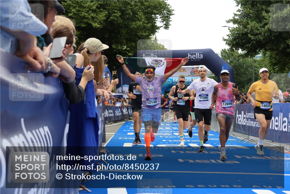 29.06.2025 - hella hamburg halbmarathon Strokosch-Dieckow http://msf.ph/oto/8450237 29.06.2025 10:48:29 Ziel 1163, 1176, 2213, 3747, 5362, 5421, 5528, 6081, 6923, 8216, 9262, 10000, 10860, 11451, 11579, 12149, 12549, 12690, 12840, 13962, 14033, 14990, 15573, 15808, 15917, 17395, 17855, 18251, 18790, 18815, 18923 meine-sportfotos.de