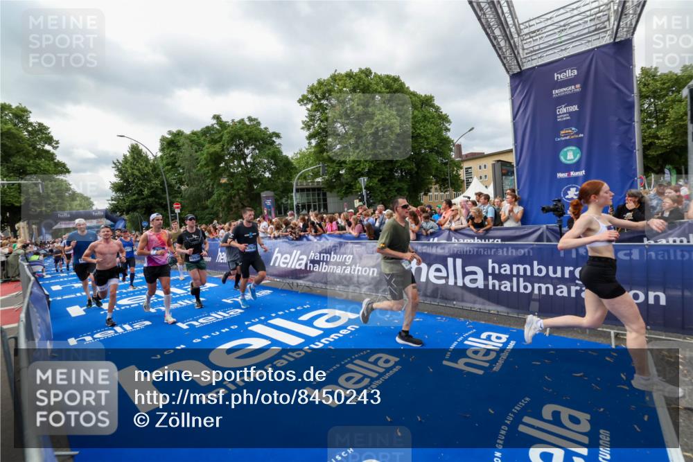29.06.2025 - hella hamburg halbmarathon Zöllner http://msf.ph/oto/8450243 29.06.2025 10:58:54 Ziel 2159, 2488, 2840, 3859, 4632, 4833, 5277, 5885, 6720, 8807, 9156, 9353, 10268, 10539, 10788, 12734, 14673, 14965, 17405, 17630, 17931, 18180, 18232, 18954 meine-sportfotos.de