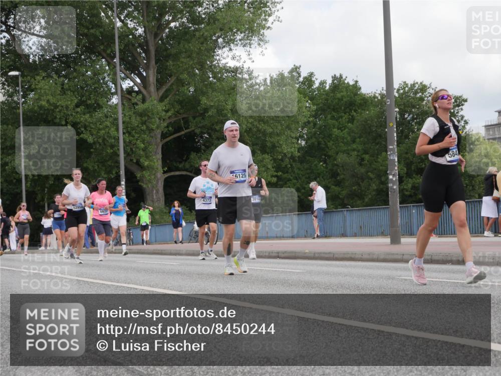 29.06.2025 - hella hamburg halbmarathon Luisa Fischer http://msf.ph/oto/8450244 29.06.2025 10:32:10 Kennedybrücke 12958, 6632, 4373, 6125, 2010, 5841, 2010, 3179, 3717, 4373, 5167, 5847, 6632 meine-sportfotos.de