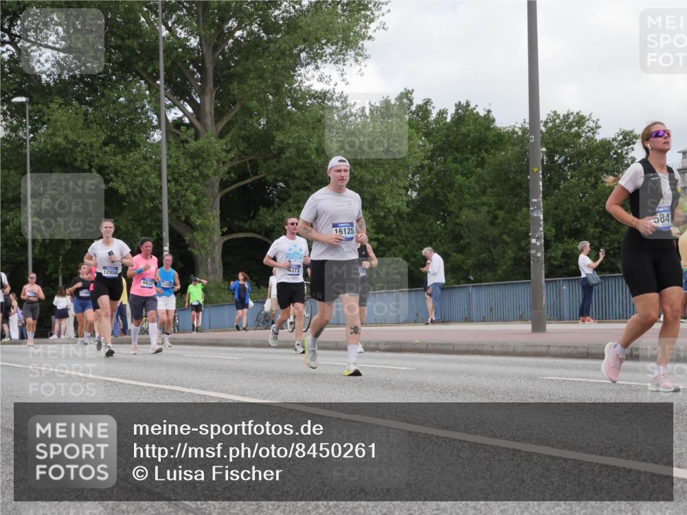 29.06.2025 - hella hamburg halbmarathon Luisa Fischer http://msf.ph/oto/8450261 29.06.2025 10:32:10 Kennedybrücke 11989, 12958, 6632, 11249, 4373, 16125, 10, 584, 2010, 3179, 3717, 4373, 5167, 5847, 6632 meine-sportfotos.de