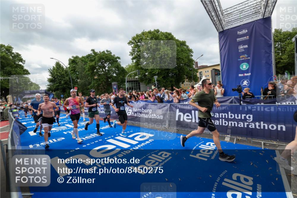 29.06.2025 - hella hamburg halbmarathon Zöllner http://msf.ph/oto/8450275 29.06.2025 10:58:54 Ziel 2159, 2488, 2840, 3859, 4632, 4833, 5277, 5885, 6720, 8807, 9156, 9353, 10268, 10539, 10788, 12734, 14673, 14965, 17405, 17630, 17931, 18180, 18232, 18954 meine-sportfotos.de