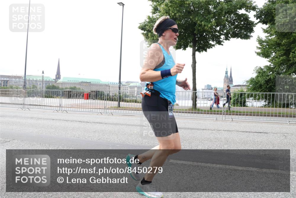 29.06.2025 - hella hamburg halbmarathon Lena Gebhardt http://msf.ph/oto/8450279 29.06.2025 10:30:47 Lombardsbrücke 69, 1059, 1472, 1647, 2097, 2268, 2505, 2569, 2754, 2755, 2901, 3131, 3281, 4198, 4575, 4819, 6344, 6556, 6620, 7071, 7120, 7351, 8757, 9576, 9830, 10880, 10989, 11981, 11984, 12350, 12384, 12460, 12461, 12687, 12688, 14095, 14216, 14421, 14803, 15299, 15466, 15589, 15757, 15789, 15938, 16504, 16791, 16864, 17742, 17966, 18362, 18795, 18860, 19052 meine-sportfotos.de