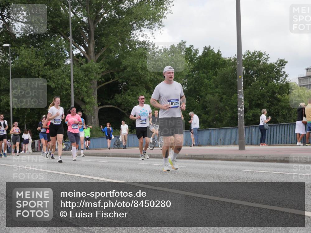 29.06.2025 - hella hamburg halbmarathon Luisa Fischer http://msf.ph/oto/8450280 29.06.2025 10:32:11 Kennedybrücke 11989, 12958, 6632, 4373, 16125, 2010, 3179, 3445, 3717, 4373, 5167, 5847, 6632 meine-sportfotos.de