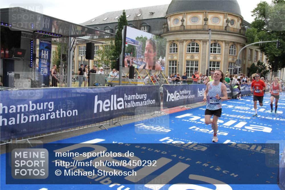 29.06.2025 - hella hamburg halbmarathon Michael Strokosch http://msf.ph/oto/8450292 29.06.2025 10:29:34 Ziel 2021, 2180, 8784, 9137, 10156, 10790, 12234, 16118, 17197 meine-sportfotos.de