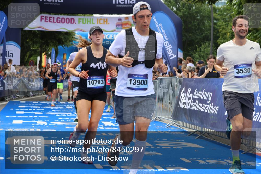 29.06.2025 - hella hamburg halbmarathon Strokosch-Dieckow http://msf.ph/oto/8450297 29.06.2025 10:37:57 Ziel 3480, 3530, 7229, 8091, 9643, 9944, 10793, 11049, 11952, 12915, 13900, 14274, 15303, 16698, 18103, 18529 meine-sportfotos.de