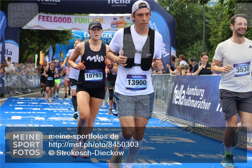 29.06.2025 - hella hamburg halbmarathon Strokosch-Dieckow http://msf.ph/oto/8450303 29.06.2025 10:37:57 Ziel 3480, 3530, 7229, 8091, 9643, 9944, 10793, 11049, 11952, 12915, 13900, 14274, 15303, 16698, 18103, 18529 meine-sportfotos.de