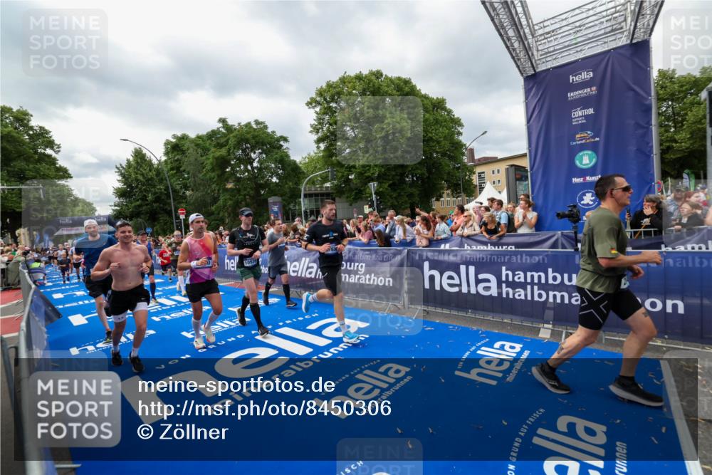 29.06.2025 - hella hamburg halbmarathon Zöllner http://msf.ph/oto/8450306 29.06.2025 10:58:54 Ziel 2159, 2488, 2840, 3859, 4632, 4833, 5277, 5885, 6720, 8807, 9156, 9353, 10268, 10539, 10788, 12734, 14673, 14965, 17405, 17630, 17931, 18180, 18232, 18954 meine-sportfotos.de