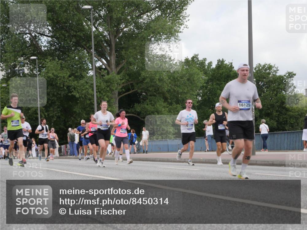 29.06.2025 - hella hamburg halbmarathon Luisa Fischer http://msf.ph/oto/8450314 29.06.2025 10:32:12 Kennedybrücke 11803, 371, 12958, 6632, 4373, 2010, 16125, 2010, 3179, 3445, 3717, 4373, 5167, 5847, 6632, 9714, 10198 meine-sportfotos.de