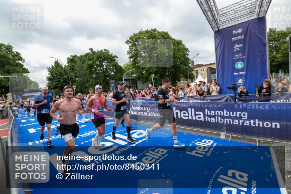 29.06.2025 - hella hamburg halbmarathon Zöllner http://msf.ph/oto/8450341 29.06.2025 10:58:55 Ziel 2159, 2488, 2840, 3859, 4632, 4833, 5277, 5885, 6438, 6720, 8807, 9156, 9353, 10268, 10518, 10539, 10788, 10915, 12734, 14673, 14965, 17405, 17630, 17931, 18180, 18232, 18954 meine-sportfotos.de