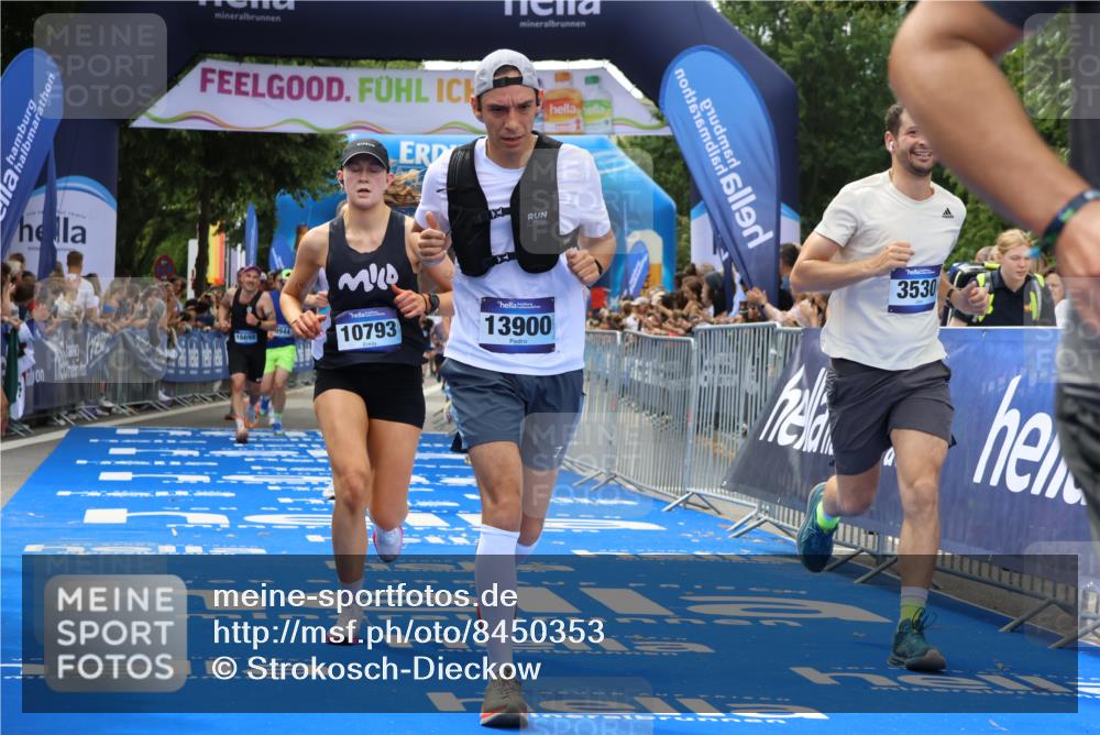 29.06.2025 - hella hamburg halbmarathon Strokosch-Dieckow http://msf.ph/oto/8450353 29.06.2025 10:37:56 Ziel 3480, 3530, 7229, 8091, 9643, 9944, 10793, 11049, 11952, 12915, 13900, 14274, 15303, 16698, 18103, 18529 meine-sportfotos.de