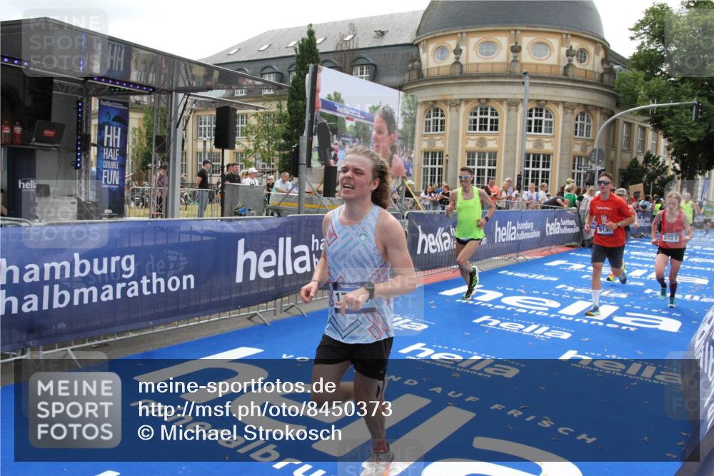 29.06.2025 - hella hamburg halbmarathon Michael Strokosch http://msf.ph/oto/8450373 29.06.2025 10:29:35 Ziel 2021, 2180, 6781, 8784, 9137, 10790, 16118, 17197, 18422, 18699, 19204 meine-sportfotos.de