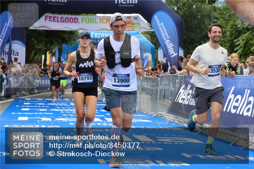 29.06.2025 - hella hamburg halbmarathon Strokosch-Dieckow http://msf.ph/oto/8450377 29.06.2025 10:37:56 Ziel 3480, 3530, 7229, 8091, 9643, 9944, 10793, 11049, 11952, 12915, 13900, 14274, 15303, 16698, 18103, 18529 meine-sportfotos.de