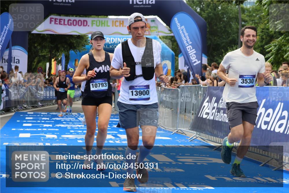 29.06.2025 - hella hamburg halbmarathon Strokosch-Dieckow http://msf.ph/oto/8450391 29.06.2025 10:37:57 Ziel 3480, 3530, 7229, 8091, 9643, 9944, 10793, 11049, 11952, 12915, 13900, 14274, 15303, 16698, 18103, 18529 meine-sportfotos.de