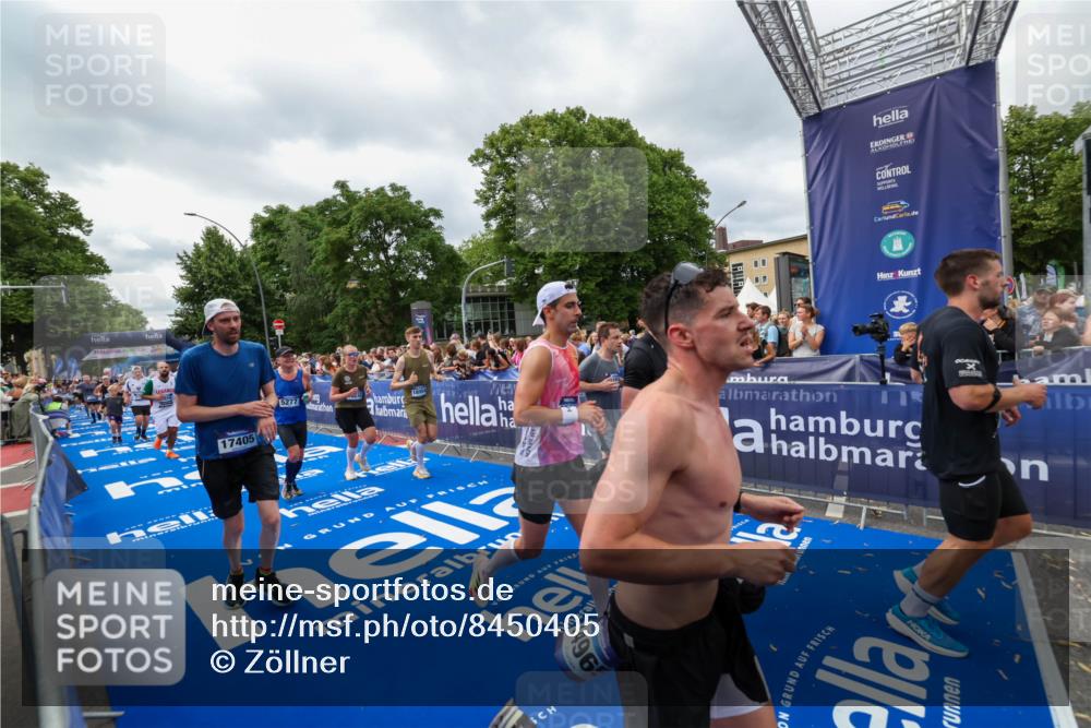 29.06.2025 - hella hamburg halbmarathon Zöllner http://msf.ph/oto/8450405 29.06.2025 10:58:55 Ziel 2159, 2488, 2840, 3859, 4632, 4833, 5277, 5885, 6438, 6720, 8807, 9156, 9353, 10268, 10518, 10539, 10788, 10915, 12734, 14673, 14965, 17405, 17630, 17931, 18180, 18232, 18954 meine-sportfotos.de