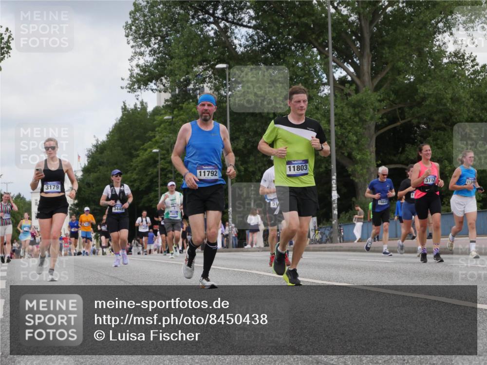29.06.2025 - hella hamburg halbmarathon Luisa Fischer http://msf.ph/oto/8450438 29.06.2025 10:32:14 Kennedybrücke 3179, 3445, 16676, 11792, 51, 11803, 16643, 3717, 11249, 1557, 2010, 3179, 3445, 3717, 4373, 5167, 5847, 6632, 9714, 10198 meine-sportfotos.de
