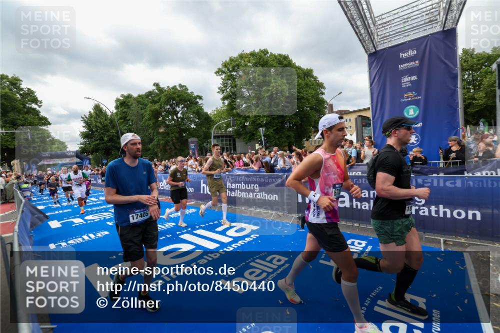 29.06.2025 - hella hamburg halbmarathon Zöllner http://msf.ph/oto/8450440 29.06.2025 10:58:55 Ziel 2159, 2488, 2840, 3859, 4632, 4833, 5277, 5885, 6438, 6720, 8807, 9156, 9353, 10268, 10518, 10539, 10788, 10915, 12734, 14673, 14965, 17405, 17630, 17931, 18180, 18232, 18954 meine-sportfotos.de